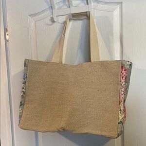 NWOT DSW open top Floral Beige Tote Bag with matching zipper pouch.